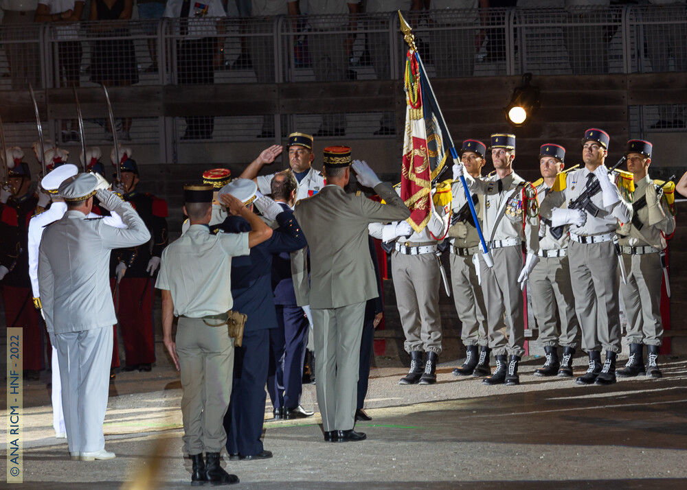 31/08/2022, photo Alain Hénaff, Fréjus, Le ministre des armées et les autorités saluent le drapeau du RICM