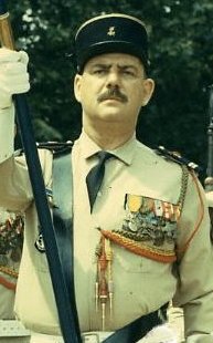 Le lieutenant Audouit, porte-drapeau du RICM dans les années 60