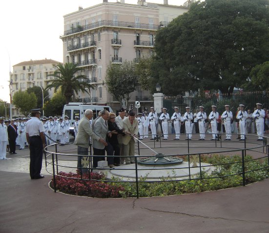 A Toulon, ravivage de la flamme