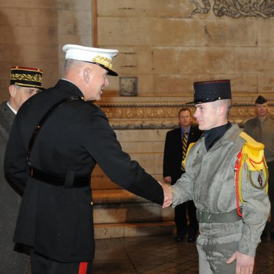Une poignée de main historique... pour le marsouin !