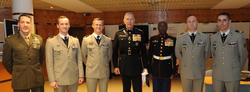 Le général Conway avec les colos du CID