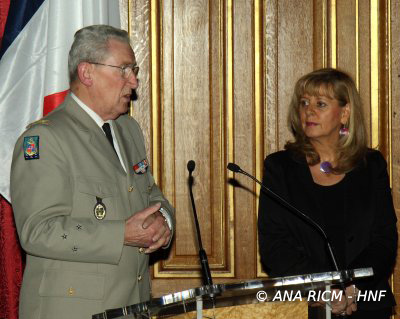Mme Vieu-Charrier et le général Collignon