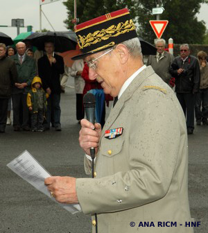 Le général Collignon pendant son évocation des combats de Chargé