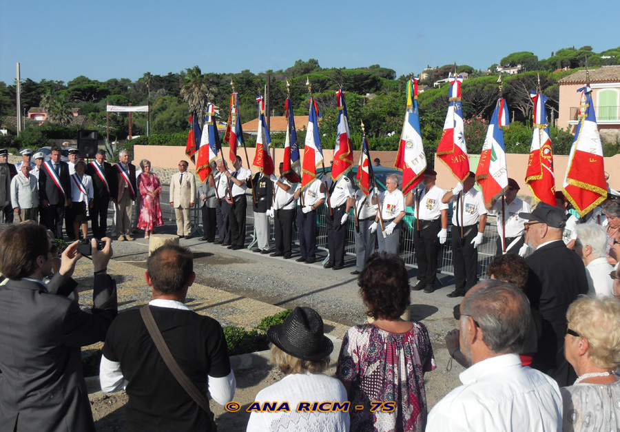 Les drapeaux des associations patriotiques