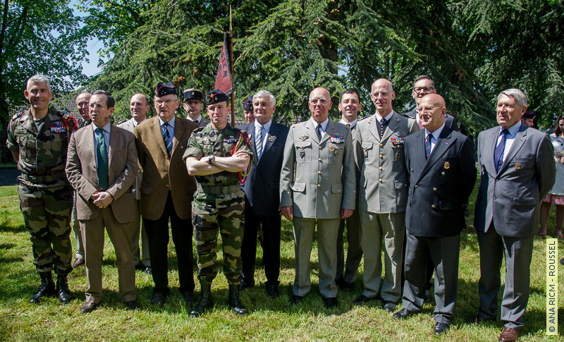 Le colonel Mizon, le capitaine Barges et les anciens capitaines du 2e escadron