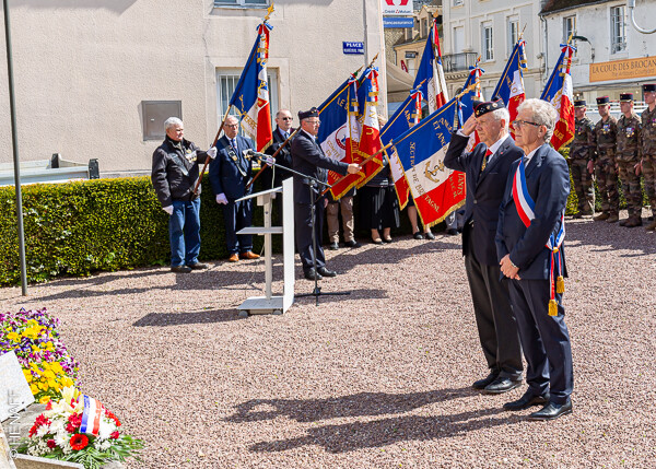 02/05/2023, photo Alain Hénaff, Saint-Pierre-en-Auge, au monuments aux morts