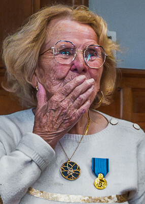 Monique Robert, médaille de la jeunesse, des sports et de l'engagement associatif